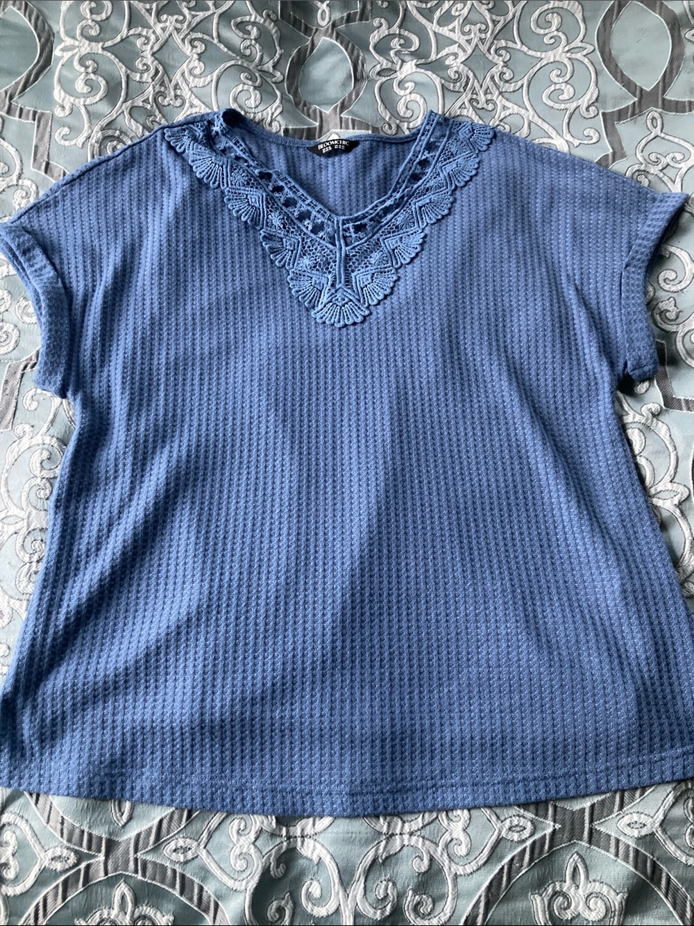 BloomChic Blue Waffle Knit Crochet-Trim V-Neck Short Sleeve Top size 14/16